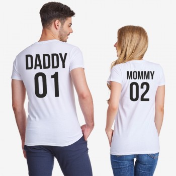 Тениски за двойки в бяло или черно Daddy 01 и Mommy 02