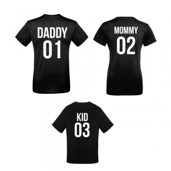 Семеен комплект тениски в черно или бяло Daddy 01, Mommy 02 и Kid 03 Семеен комплект тениски в черно или бяло Daddy 01, Mommy 02 и Kid 03